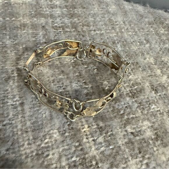 Vintage Gold Plated Panel Leaf Bracelet - Picture 2 of 5